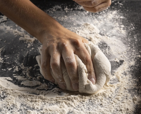 chef-covering-dough-flour-make-it-less-sticky